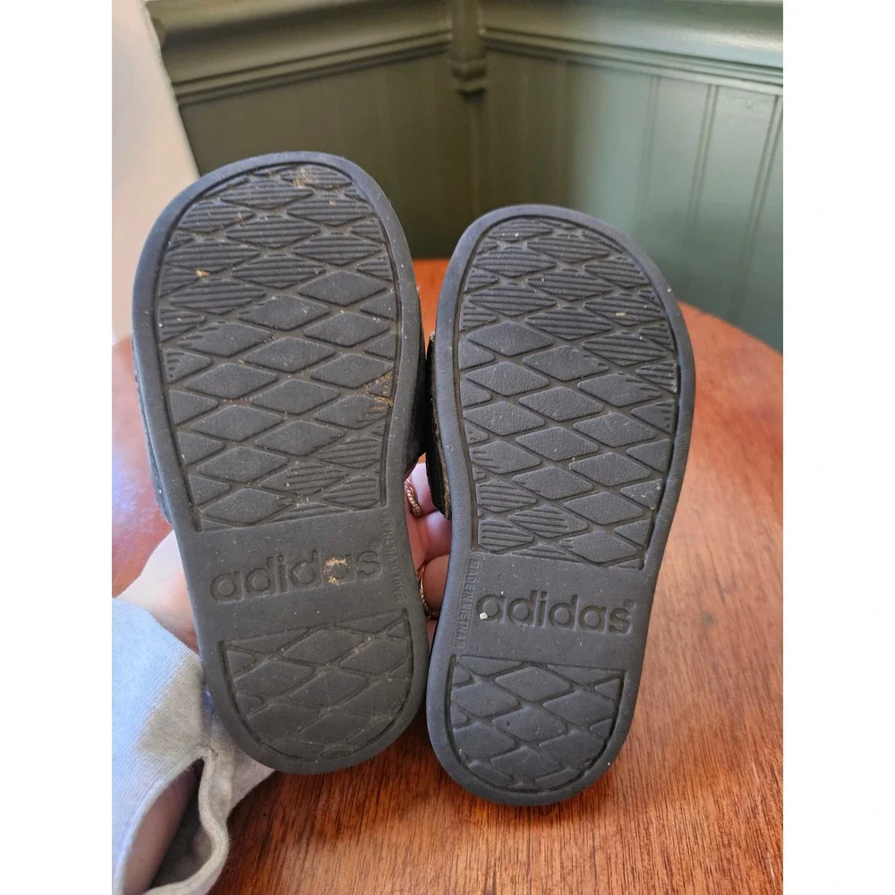 Adidas Kids Adilette Shower Slides Black White B27894 youth toddler Size 10